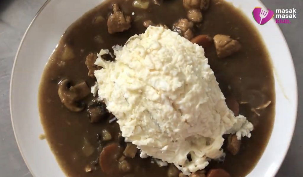 Kari Jepang Ala Restoran dengan Kari Instan