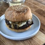 Burger Daging Sapi Mozarella dengan 3 Bahan